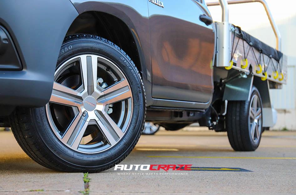 TOYOTA HILUX 2WD (2005 ONWARDS) LIBERATOR GLOSS BLACK MACHINED FACE